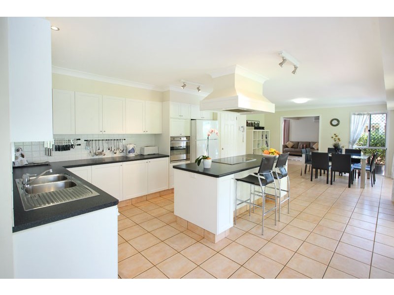 8 Wells Court, Ormiston QLD 4160