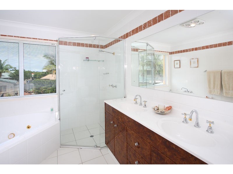 8 Wells Court, Ormiston QLD 4160