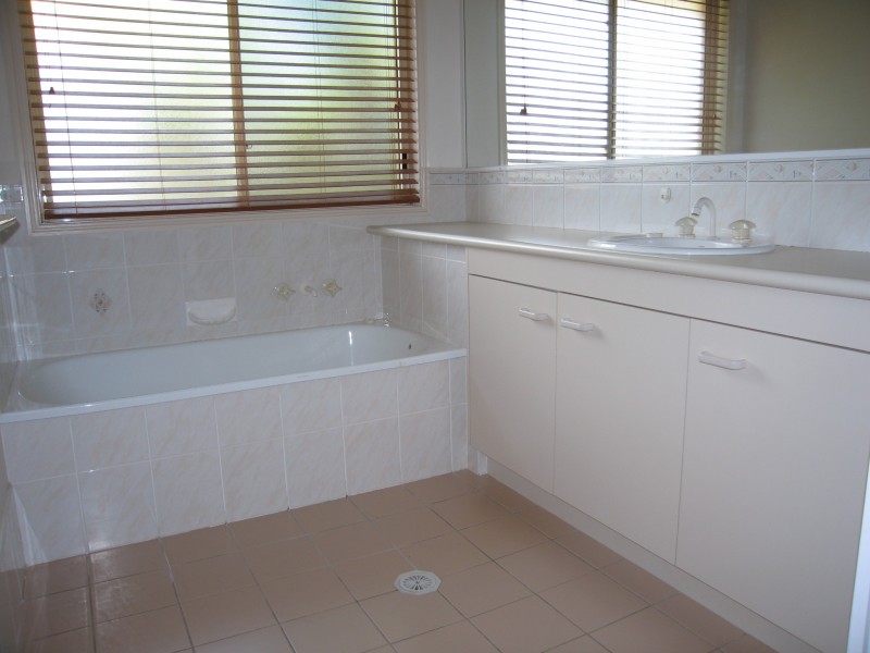 2 Laurance Court, Wellington Point QLD 4160