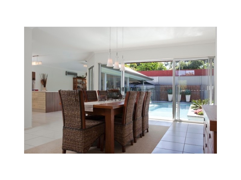 8 Devonstone Street, Cleveland QLD 4163