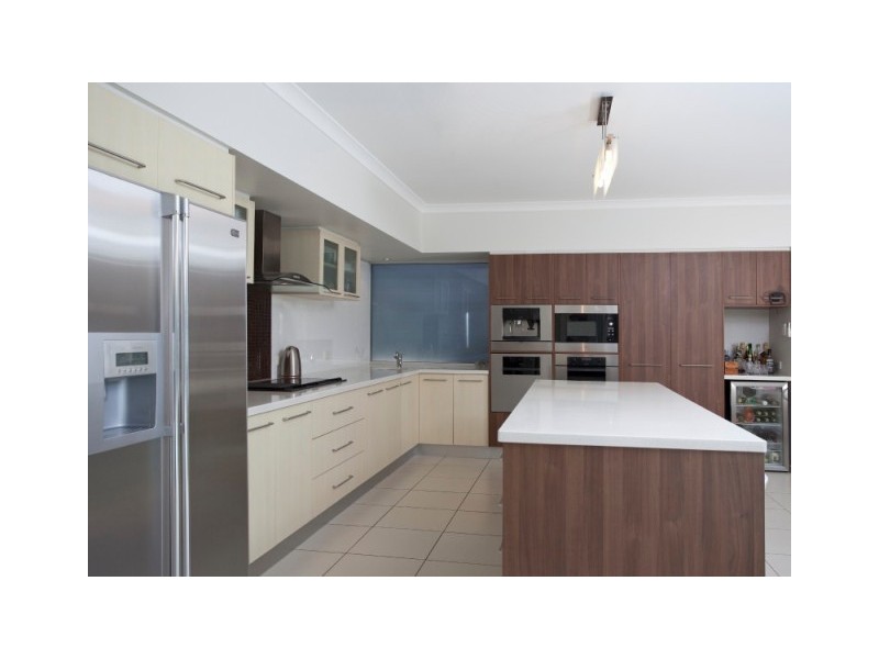 8 Devonstone Street, Cleveland QLD 4163