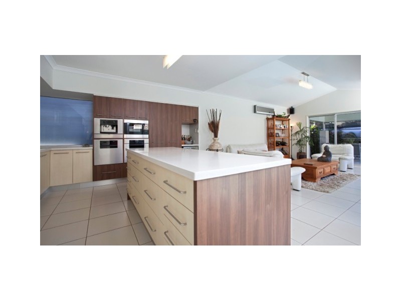 8 Devonstone Street, Cleveland QLD 4163