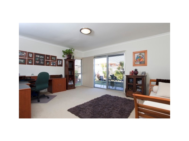 8 Devonstone Street, Cleveland QLD 4163