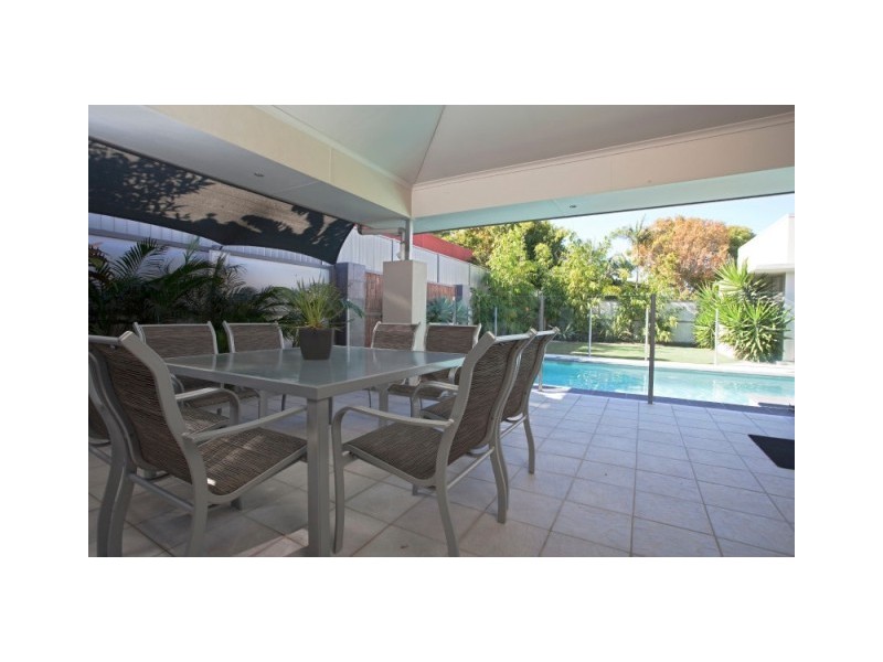8 Devonstone Street, Cleveland QLD 4163