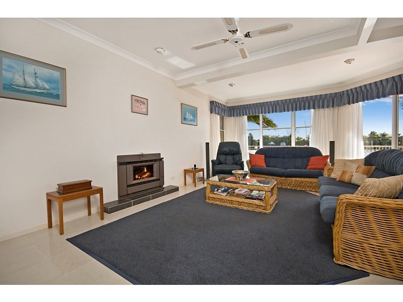 16 Mainroyal Court, Raby Bay QLD 4163