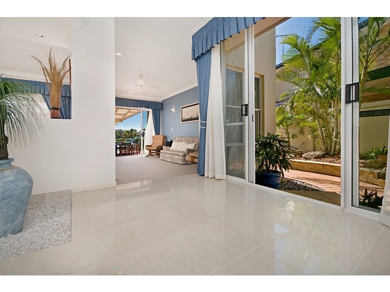 16 Mainroyal Court, Raby Bay QLD 4163