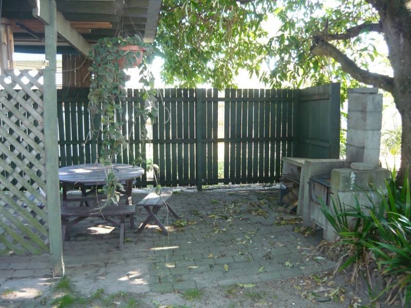 87 Joffre St, Wynnum QLD 4178