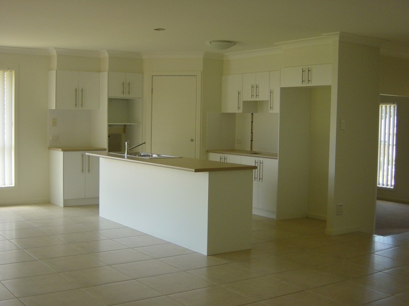 5 Magnetic Place, Redland Bay QLD 4165