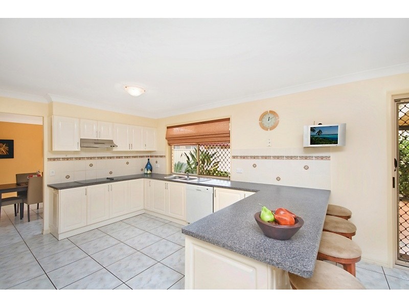 6 Vicki Place, Victoria Point QLD 4165