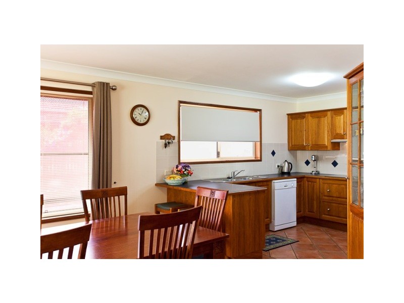 8 IVORY LANE, Ormiston QLD 4160