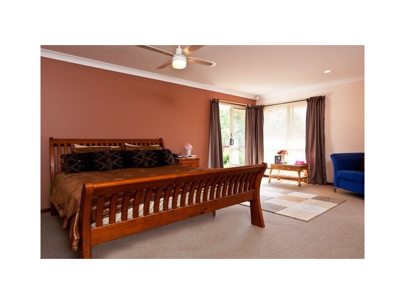 8 IVORY LANE, Ormiston QLD 4160