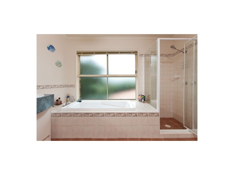 2 Ivory Lane, Ormiston QLD 4160