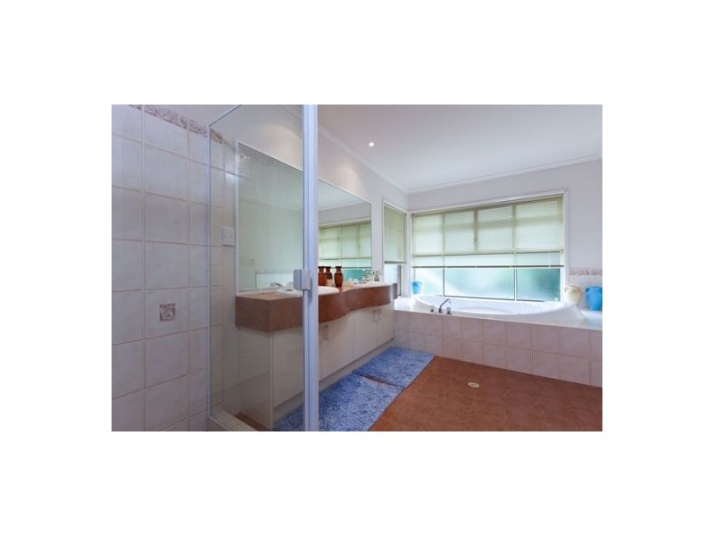 2 Ivory Lane, Ormiston QLD 4160