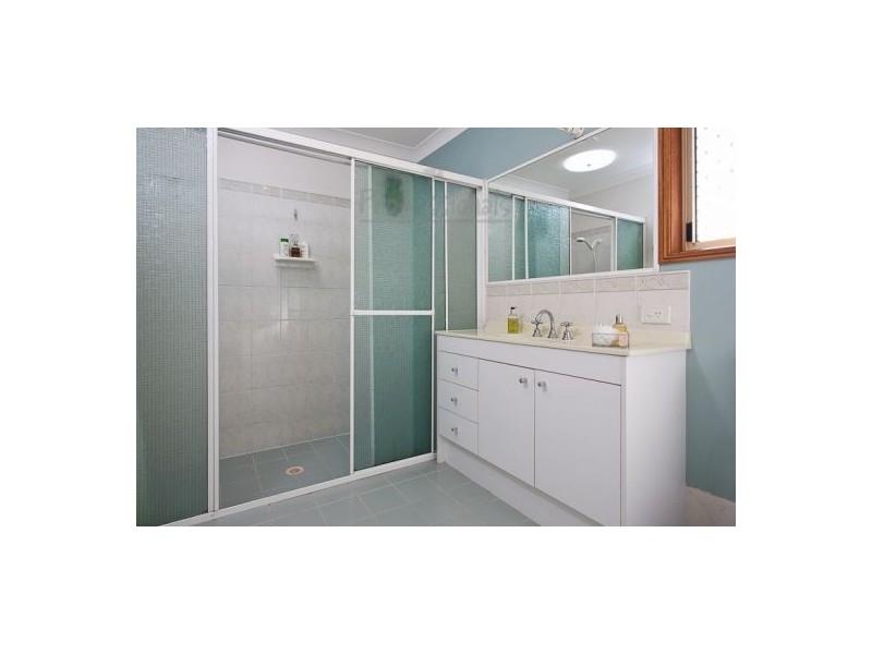 5 Carlyle Court, Wellington Point QLD 4160