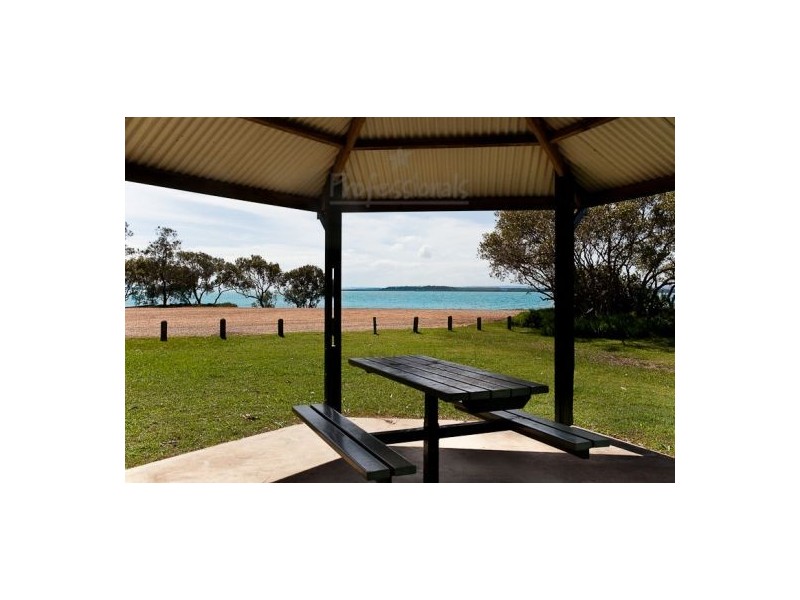 4 SANDRA COURT, Redland Bay QLD 4165