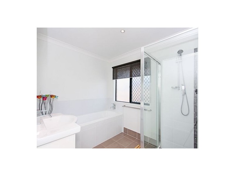 8 Syracuse Street, Redland Bay QLD 4165