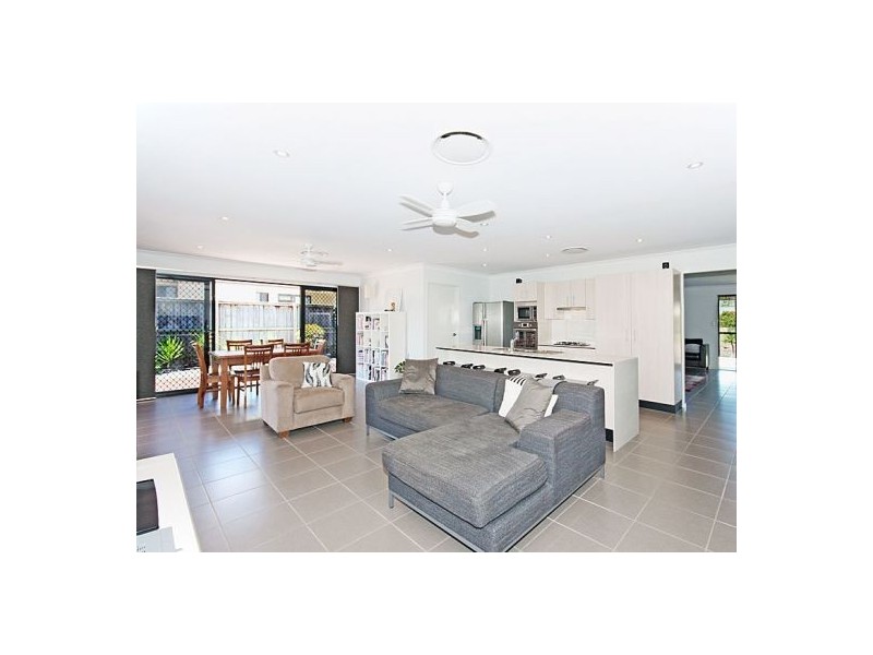 8 Syracuse Street, Redland Bay QLD 4165