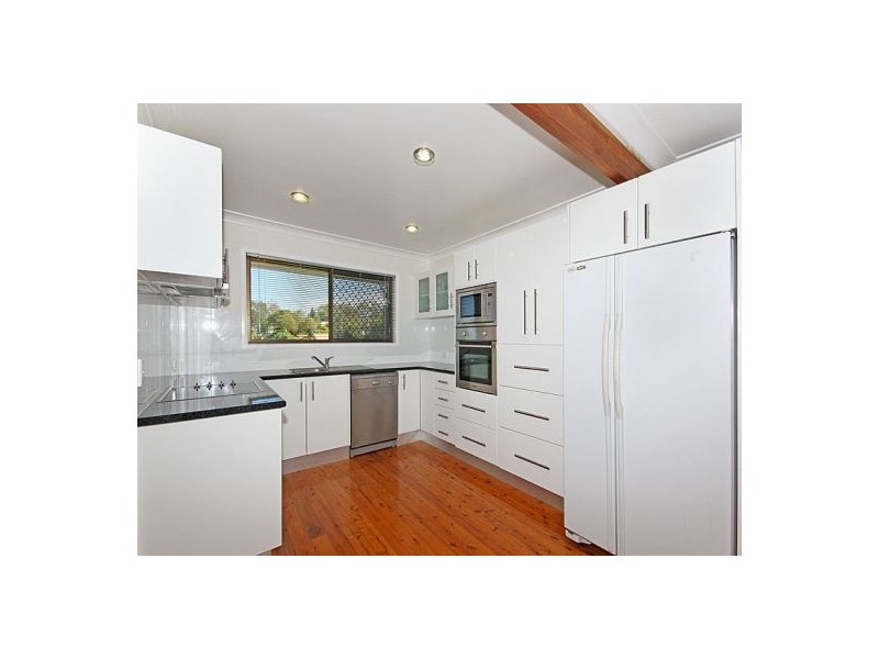 2 Dawn Crescent, Thornlands QLD 4164