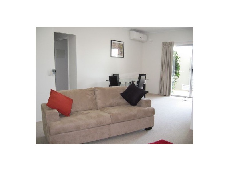 7 Shore Street East, Cleveland QLD 4163