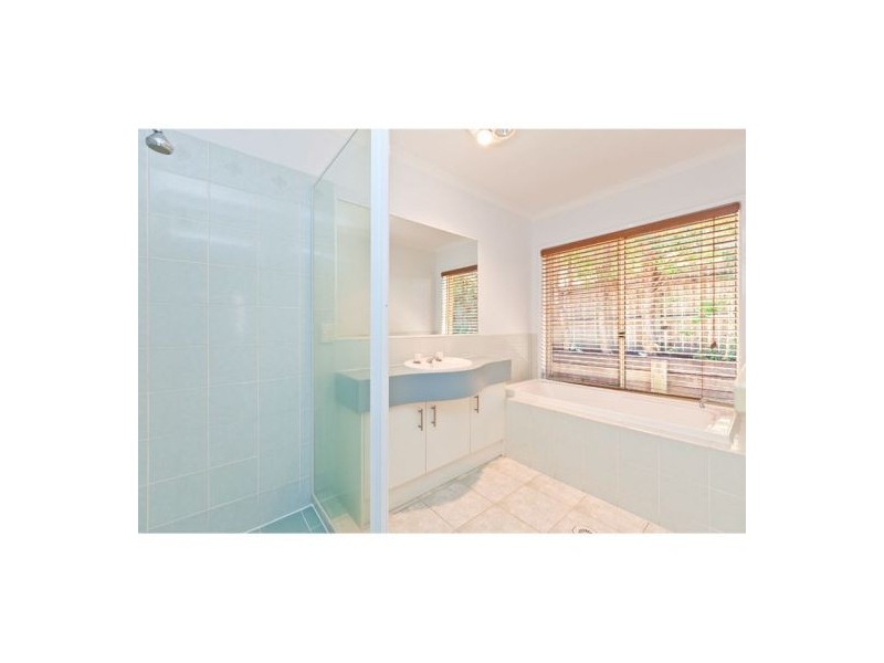 17 Leonard Street, Wellington Point QLD 4160