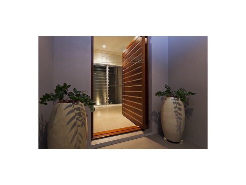 12 Cowley Street, Ormiston QLD 4160