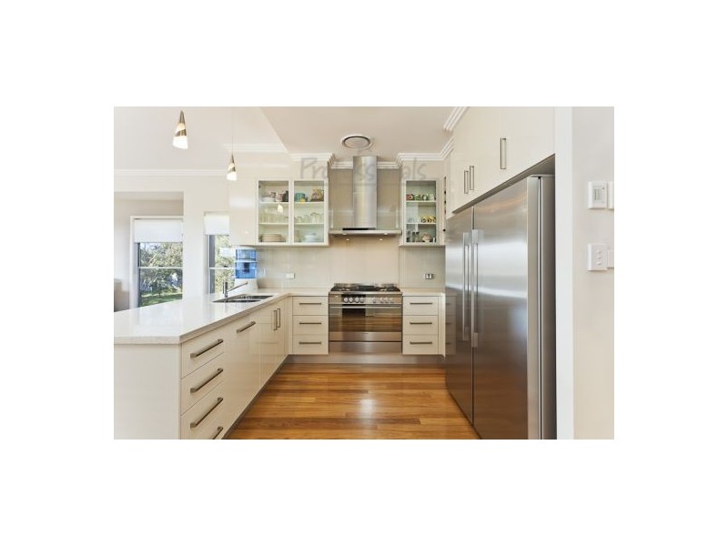 12 Cowley Street, Ormiston QLD 4160