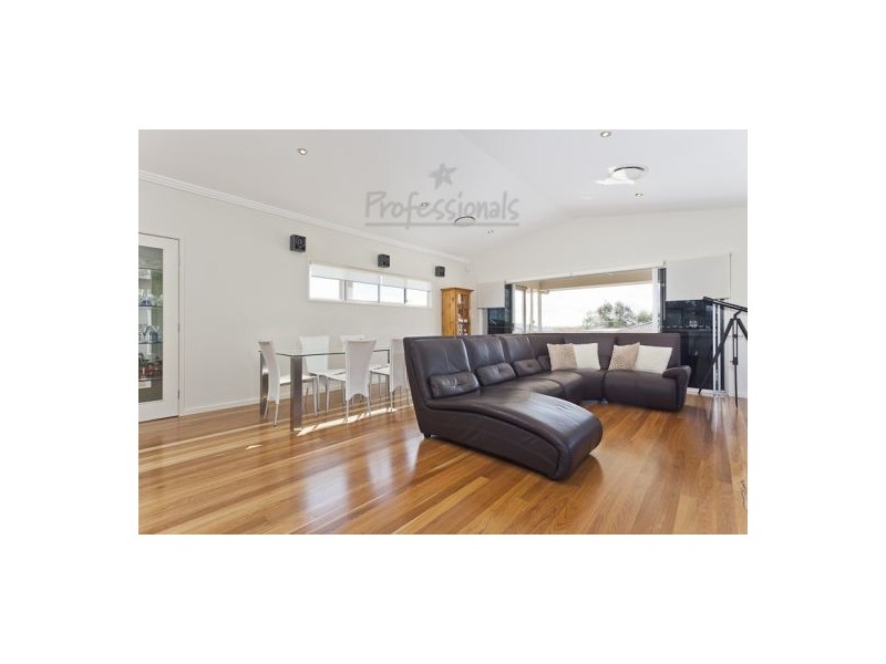 12 Cowley Street, Ormiston QLD 4160