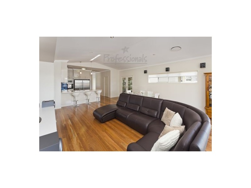 12 Cowley Street, Ormiston QLD 4160