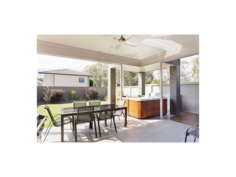 12 Cowley Street, Ormiston QLD 4160