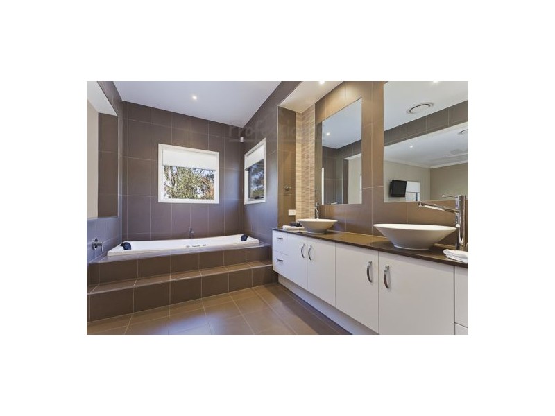 12 Cowley Street, Ormiston QLD 4160