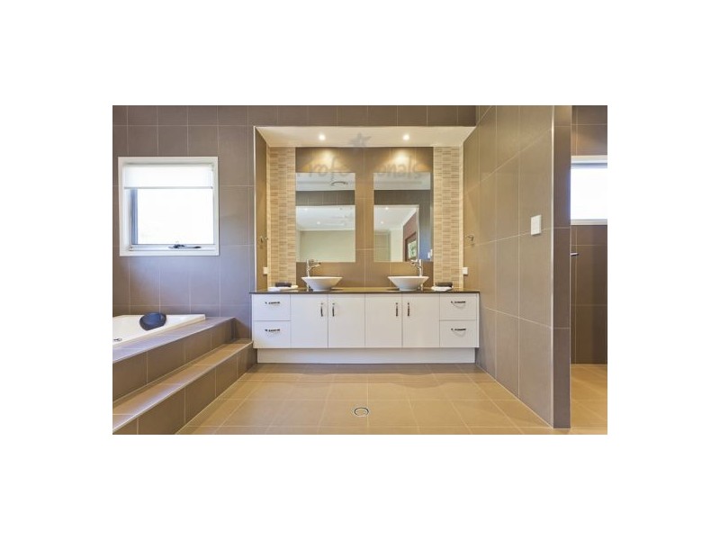 12 Cowley Street, Ormiston QLD 4160