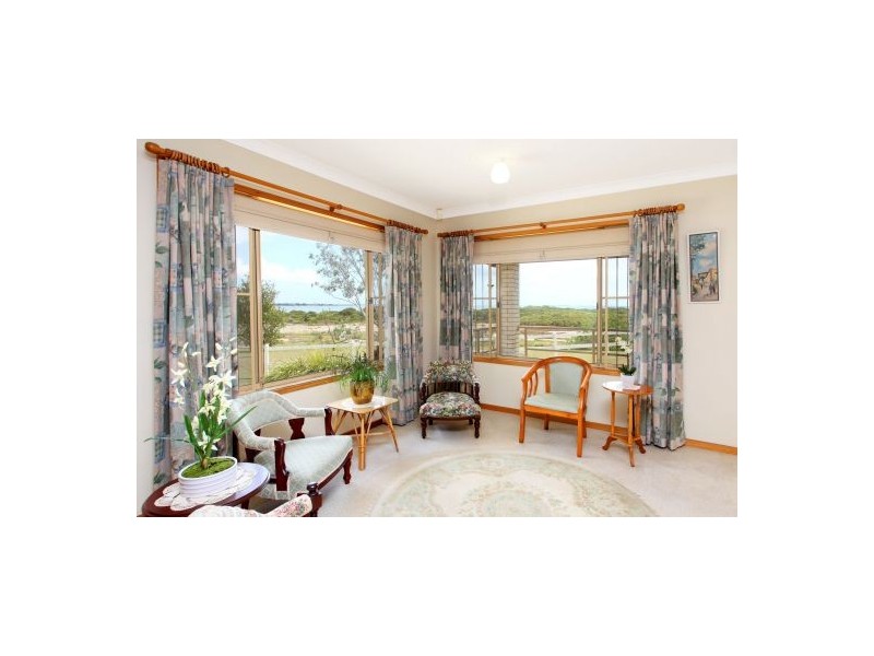 1 Mooroondu Road, Mooroondu Point,, Thorneside QLD 4158