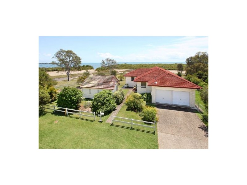 1 Mooroondu Road, Mooroondu Point,, Thorneside QLD 4158
