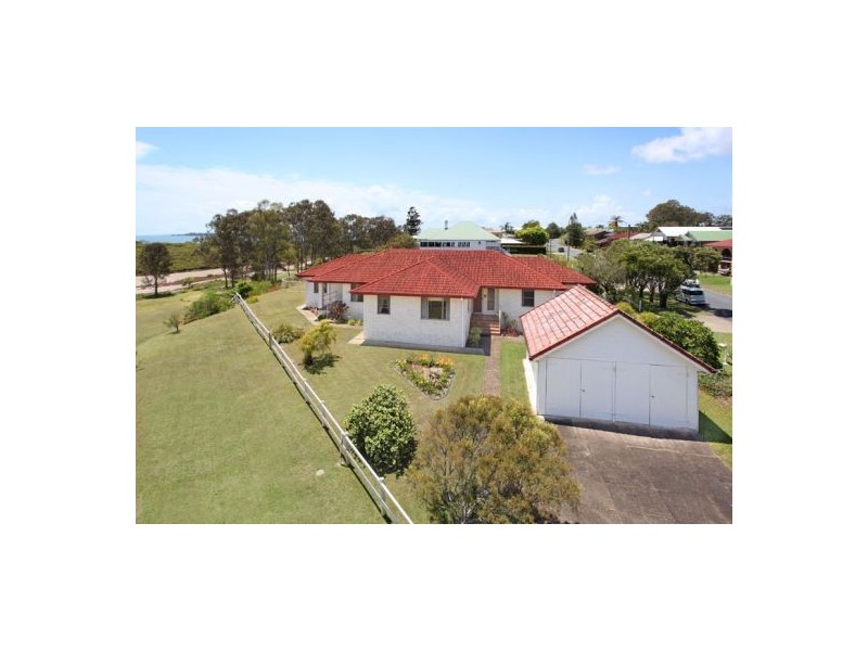 1 Mooroondu Road, Mooroondu Point,, Thorneside QLD 4158