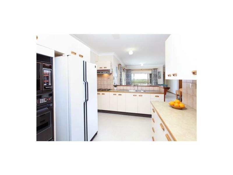 1 Mooroondu Road, Mooroondu Point,, Thorneside QLD 4158