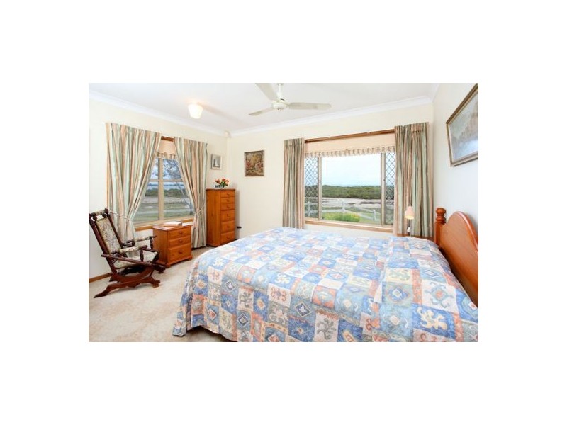 1 Mooroondu Road, Mooroondu Point,, Thorneside QLD 4158