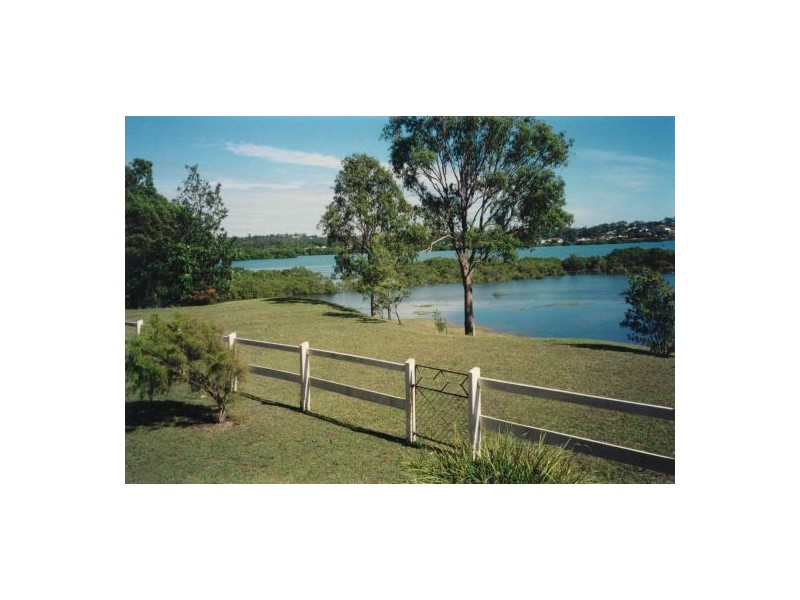 1 Mooroondu Road, Mooroondu Point,, Thorneside QLD 4158