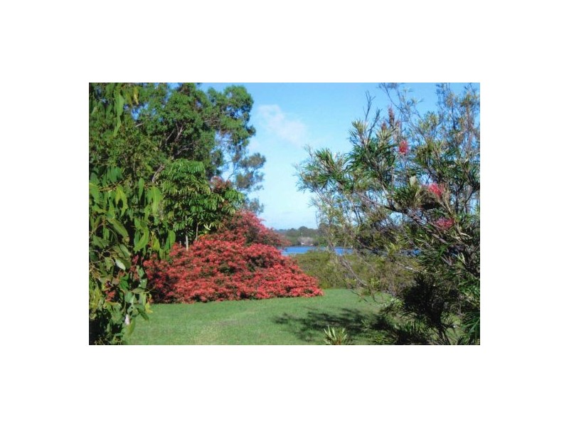 1 Mooroondu Road, Mooroondu Point,, Thorneside QLD 4158