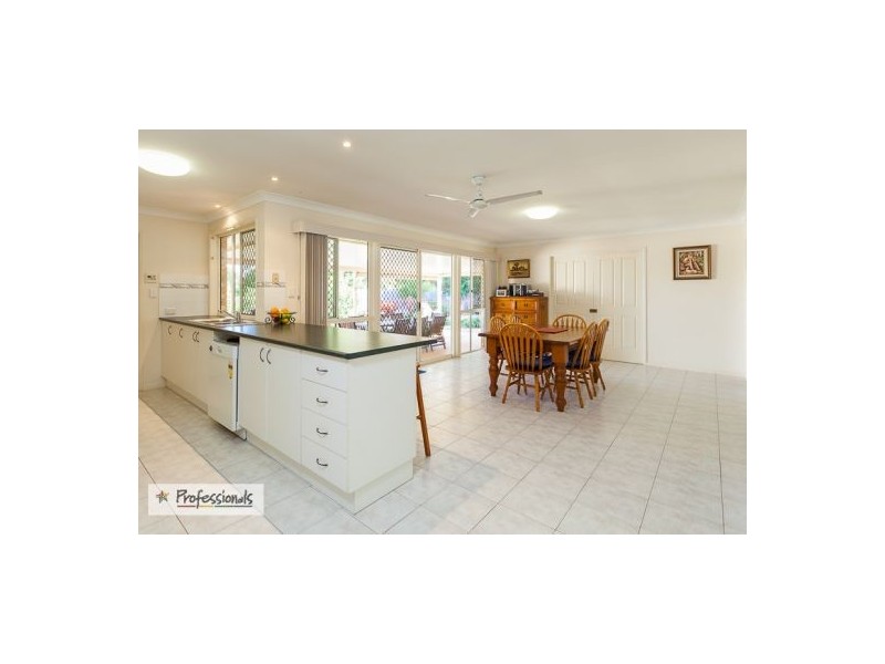 13 Manor Drive, Wellington Point QLD 4160