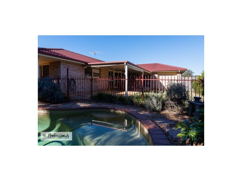 13 Manor Drive, Wellington Point QLD 4160