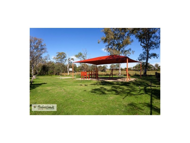 13 Manor Drive, Wellington Point QLD 4160