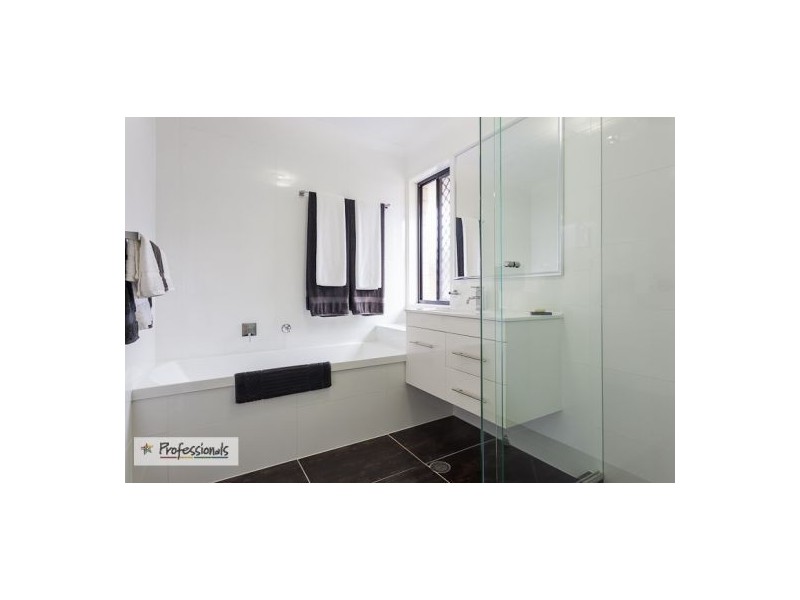 537 Main Road, Wellington Point QLD 4160