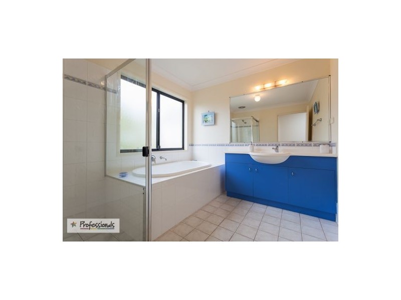 9 Canaipa Court, Victoria Point QLD 4165