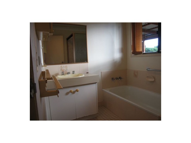 Unit 3, 235 Bloomfield Street, Cleveland QLD 4163