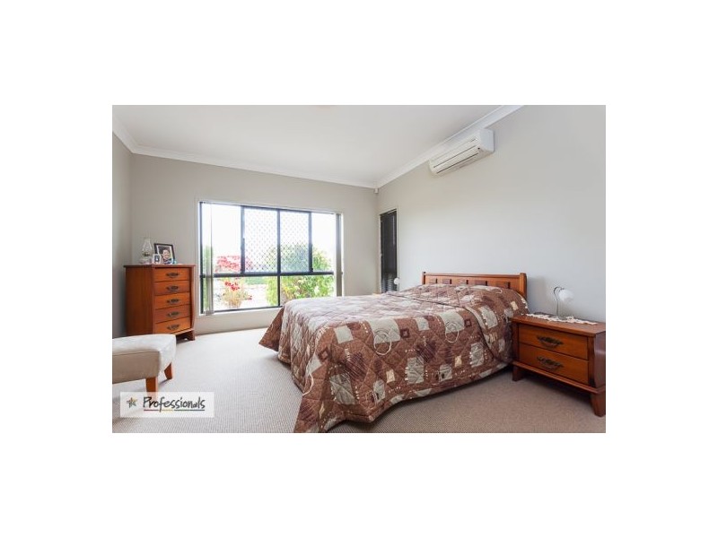 16 Poynter Street, Redland Bay QLD 4165