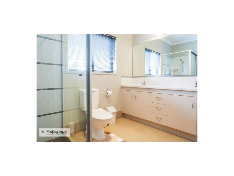 16 Poynter Street, Redland Bay QLD 4165