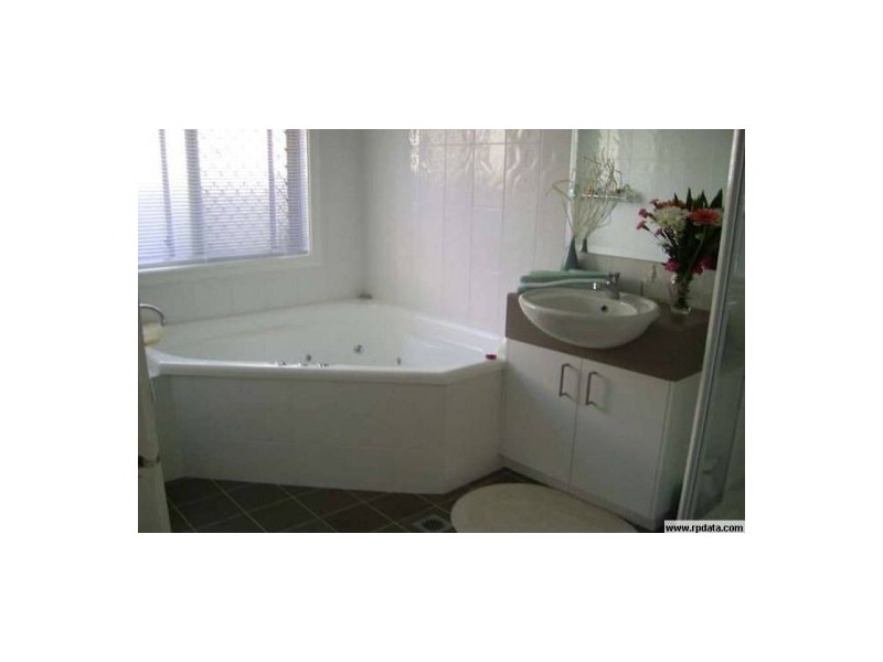 18 Kooringa Avenue, Cleveland QLD 4163