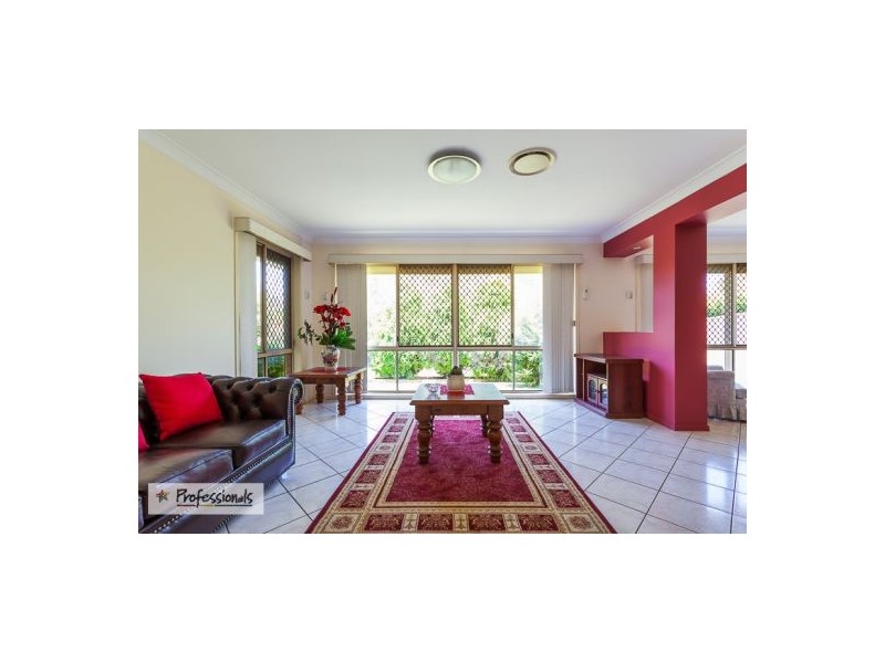 2 Habitat Drive, Redland Bay QLD 4165