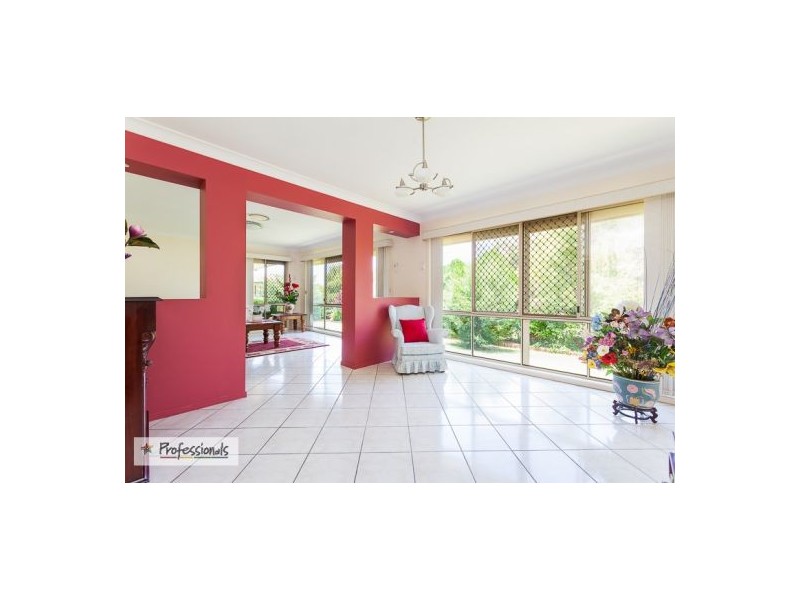 2 Habitat Drive, Redland Bay QLD 4165