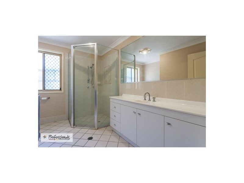 2 Habitat Drive, Redland Bay QLD 4165